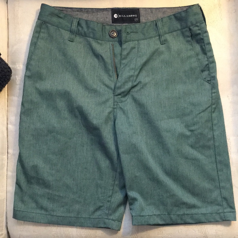 Men’s Billabong shorts Greenish size 28